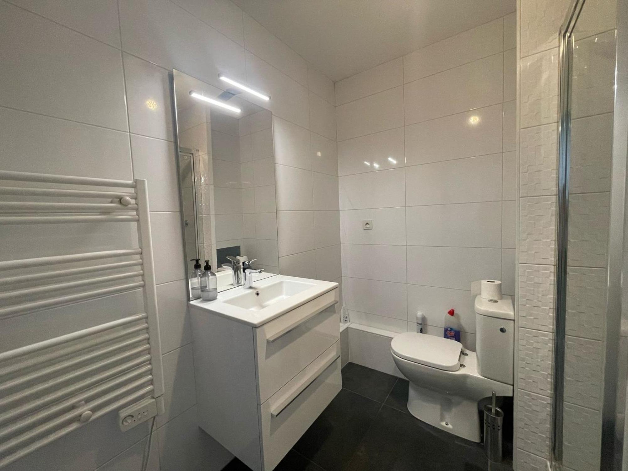 City & Cosy, Lyon Charcot- Wifi - Lave Linge - Balcon - Parking Bagian luar foto